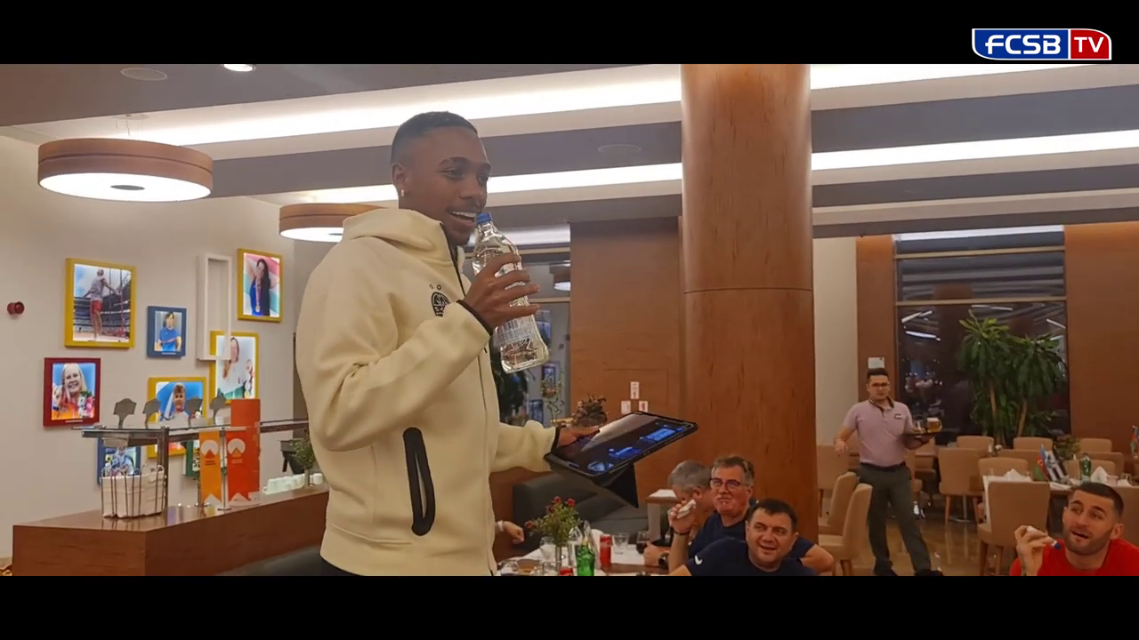 Noile transferuri de la FCSB + Siyabonga Ngezana și-au primit 'botezul' în cantonament! Fundașul i-a făcut pe toți să râdă și să strige: „Mincinosule” _3
