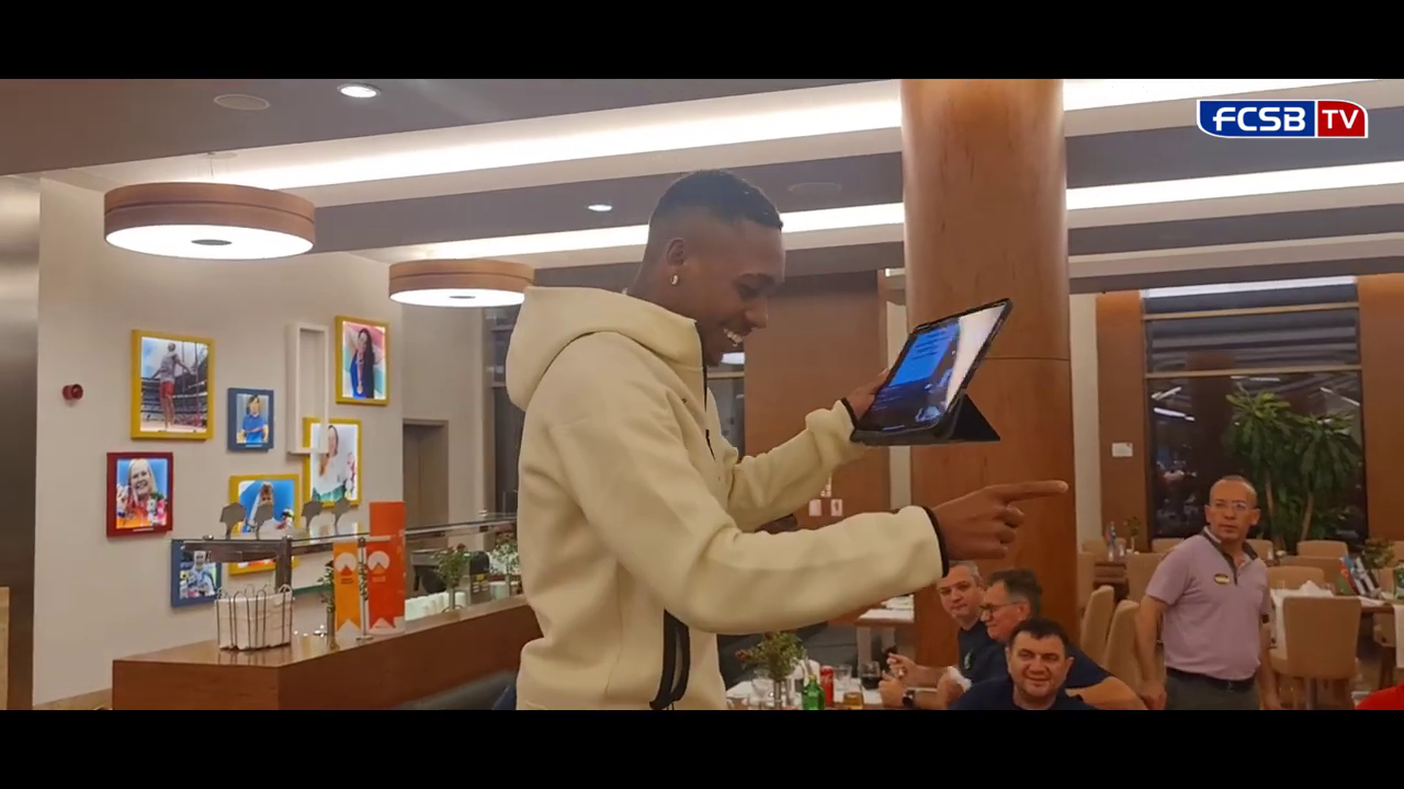 Noile transferuri de la FCSB + Siyabonga Ngezana și-au primit 'botezul' în cantonament! Fundașul i-a făcut pe toți să râdă și să strige: „Mincinosule” _8