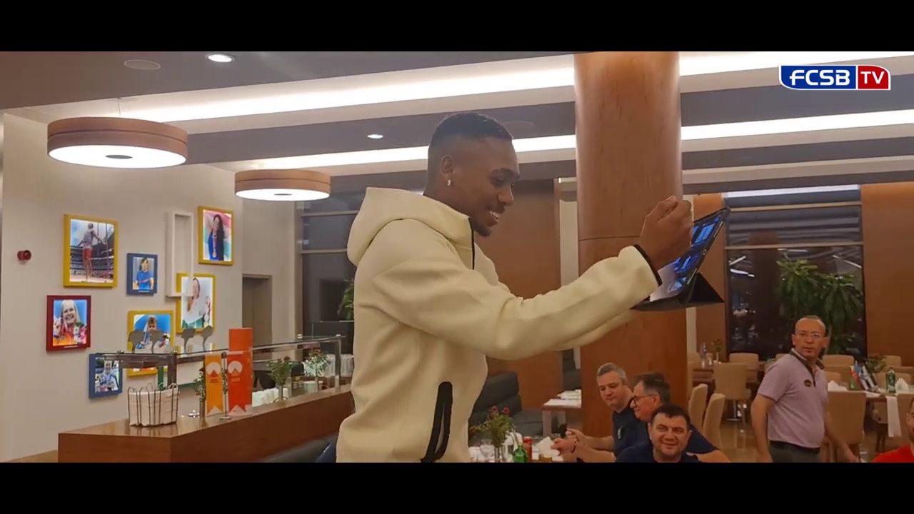 Noile transferuri de la FCSB + Siyabonga Ngezana și-au primit 'botezul' în cantonament! Fundașul i-a făcut pe toți să râdă și să strige: „Mincinosule” _9