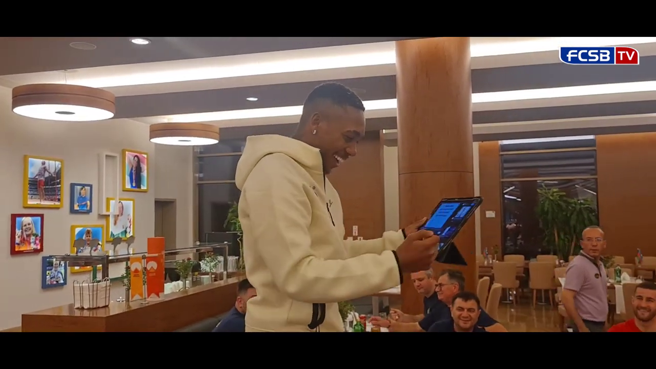 Noile transferuri de la FCSB + Siyabonga Ngezana și-au primit 'botezul' în cantonament! Fundașul i-a făcut pe toți să râdă și să strige: „Mincinosule” _10