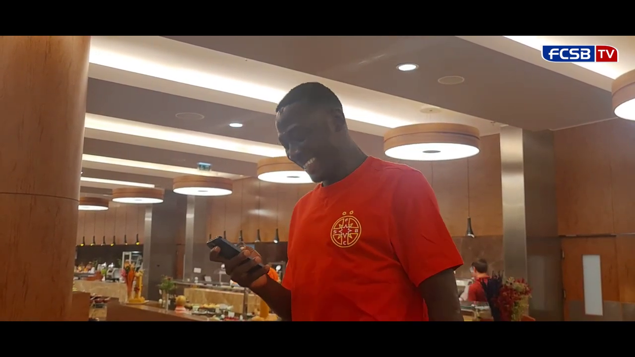 Noile transferuri de la FCSB + Siyabonga Ngezana și-au primit 'botezul' în cantonament! Fundașul i-a făcut pe toți să râdă și să strige: „Mincinosule” _16