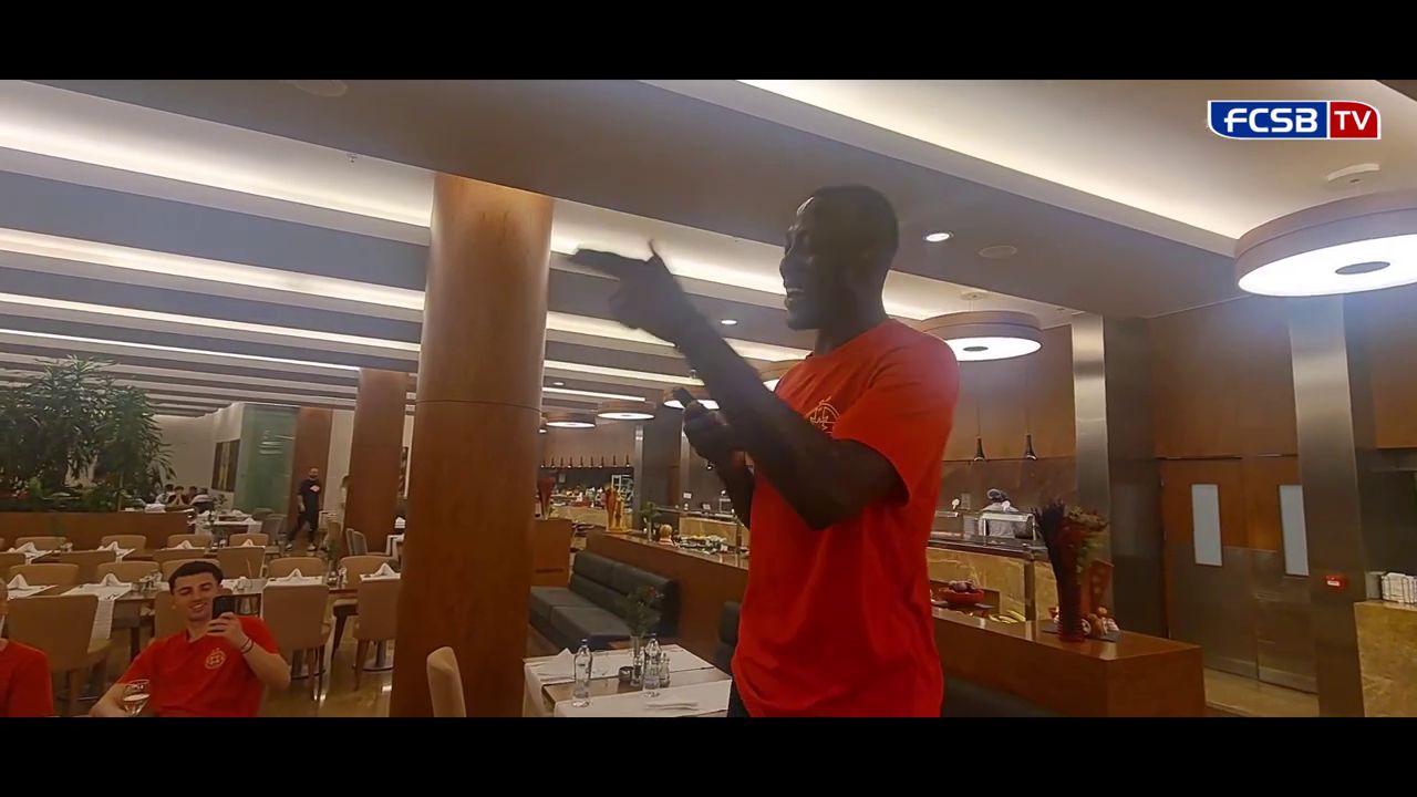 Noile transferuri de la FCSB + Siyabonga Ngezana și-au primit 'botezul' în cantonament! Fundașul i-a făcut pe toți să râdă și să strige: „Mincinosule” _23