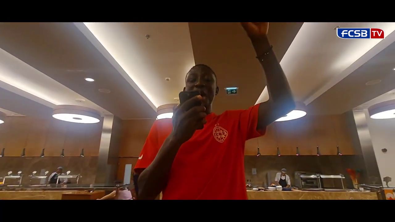 Noile transferuri de la FCSB + Siyabonga Ngezana și-au primit 'botezul' în cantonament! Fundașul i-a făcut pe toți să râdă și să strige: „Mincinosule” _25