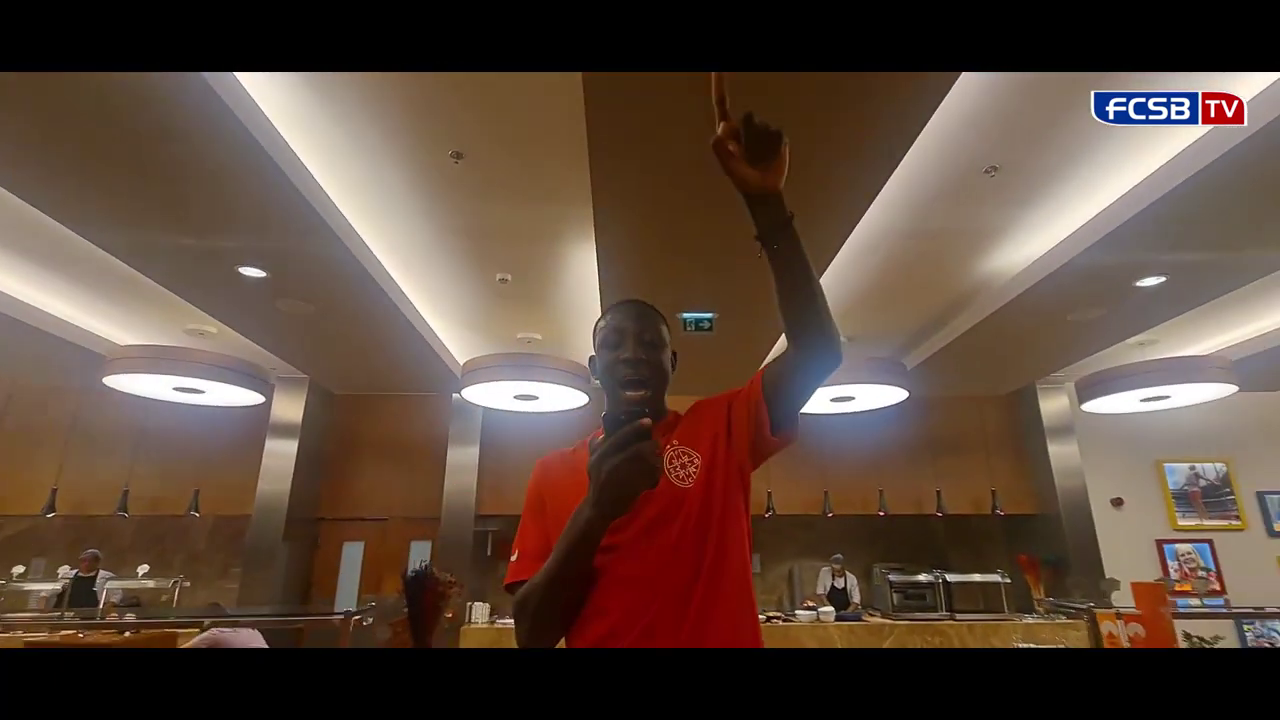 Noile transferuri de la FCSB + Siyabonga Ngezana și-au primit 'botezul' în cantonament! Fundașul i-a făcut pe toți să râdă și să strige: „Mincinosule” _26