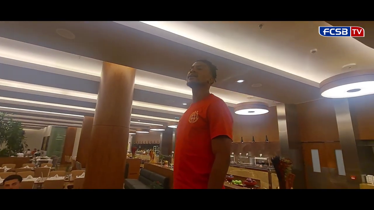 Noile transferuri de la FCSB + Siyabonga Ngezana și-au primit 'botezul' în cantonament! Fundașul i-a făcut pe toți să râdă și să strige: „Mincinosule” _32
