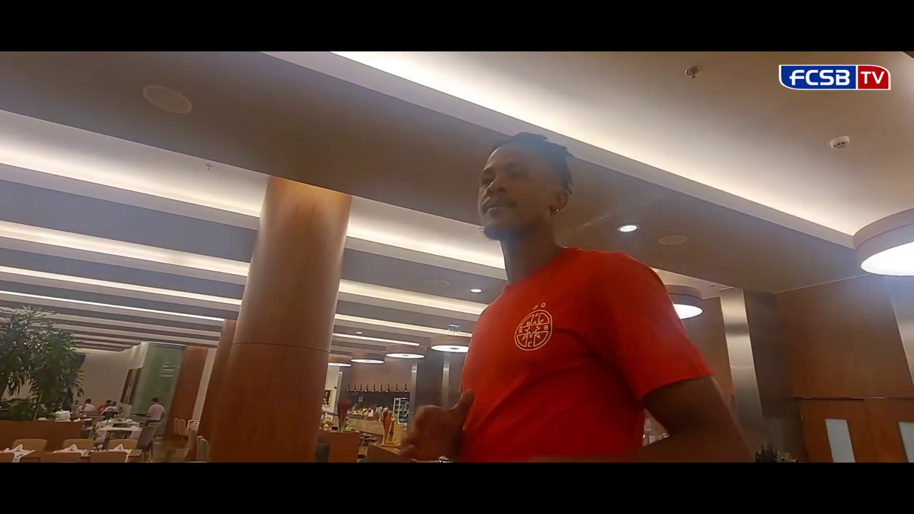Noile transferuri de la FCSB + Siyabonga Ngezana și-au primit 'botezul' în cantonament! Fundașul i-a făcut pe toți să râdă și să strige: „Mincinosule” _38