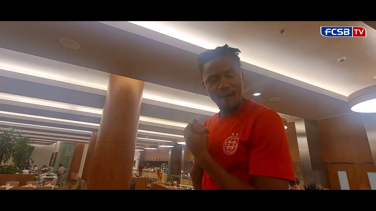 Noile transferuri de la FCSB + Siyabonga Ngezana și-au primit 'botezul' în cantonament! Fundașul i-a făcut pe toți să râdă și să strige: „Mincinosule” _40