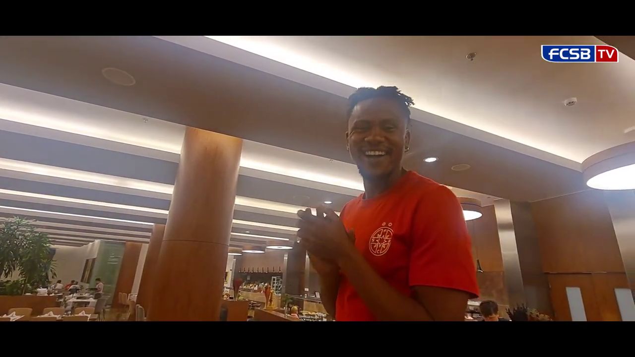 Noile transferuri de la FCSB + Siyabonga Ngezana și-au primit 'botezul' în cantonament! Fundașul i-a făcut pe toți să râdă și să strige: „Mincinosule” _41