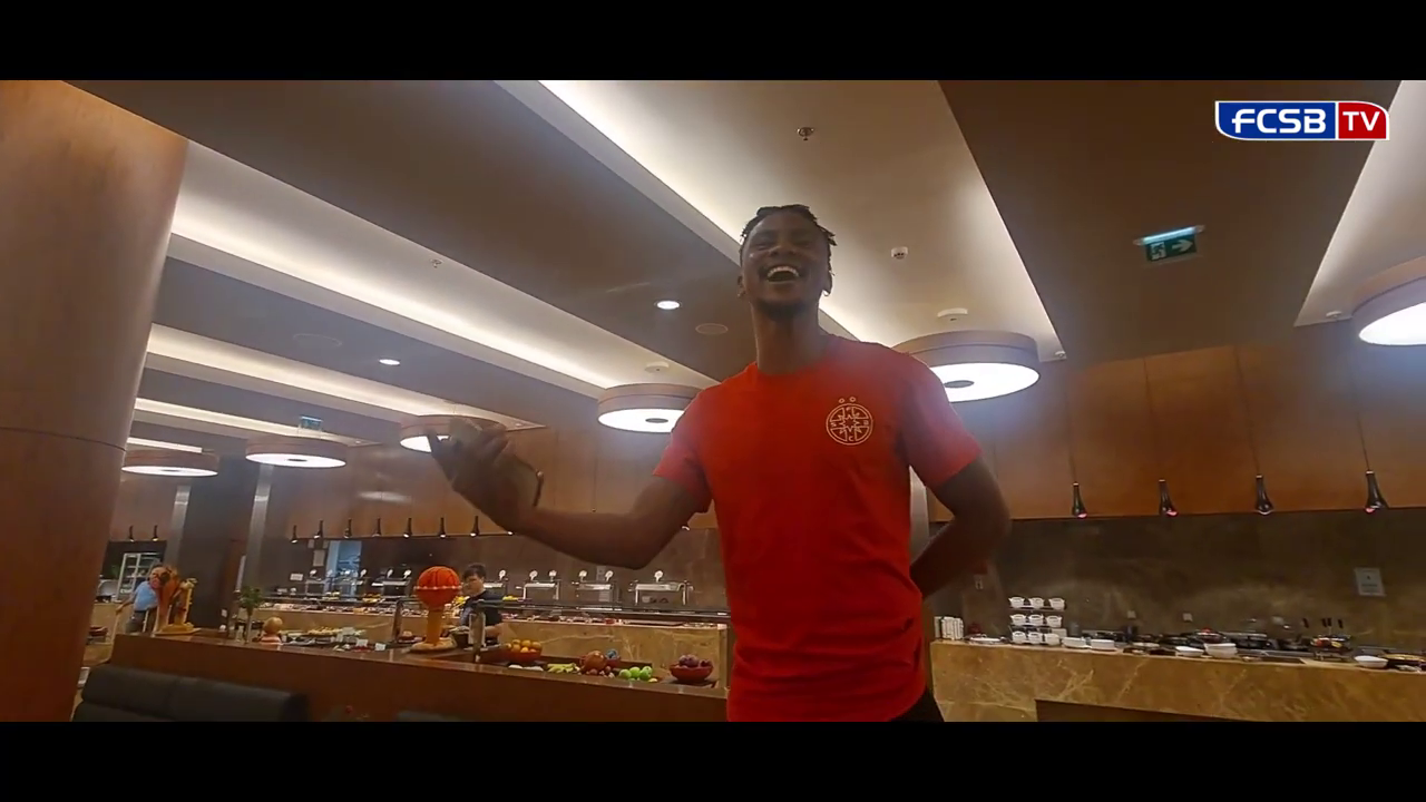 Noile transferuri de la FCSB + Siyabonga Ngezana și-au primit 'botezul' în cantonament! Fundașul i-a făcut pe toți să râdă și să strige: „Mincinosule” _42