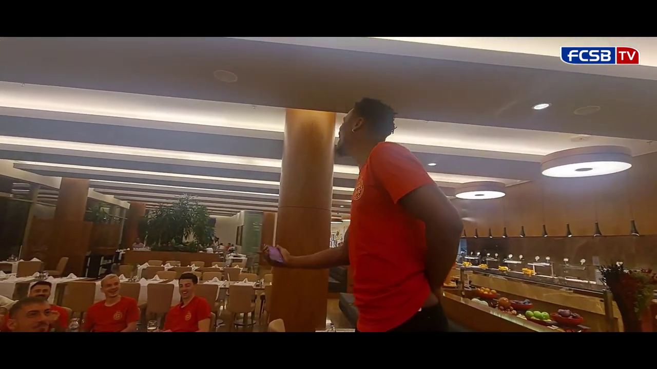 Noile transferuri de la FCSB + Siyabonga Ngezana și-au primit 'botezul' în cantonament! Fundașul i-a făcut pe toți să râdă și să strige: „Mincinosule” _45
