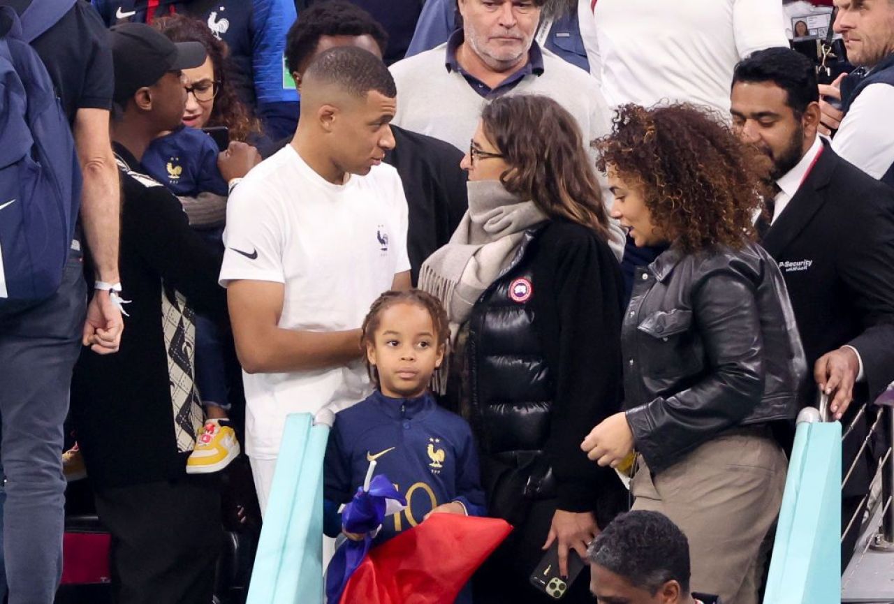 Mama lui Kylian Mbappe, negocieri dure cu fotbalistul: „Sub 30% nu fac nimic!” Dezvăluiri de la discuțiile cu PSG: „Luam 10 miliarde dacă ofereau” _2