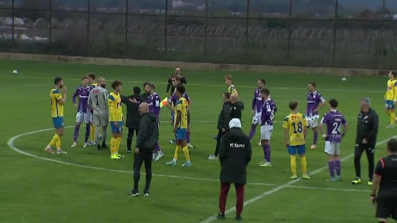 Încăierare la amicalul Rapidului! Bergodi a intrat pe teren. Spionii de la FCSB, în tribune_6