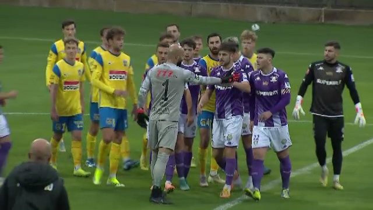 Încăierare la amicalul Rapidului! Bergodi a intrat pe teren. Spionii de la FCSB, în tribune_8
