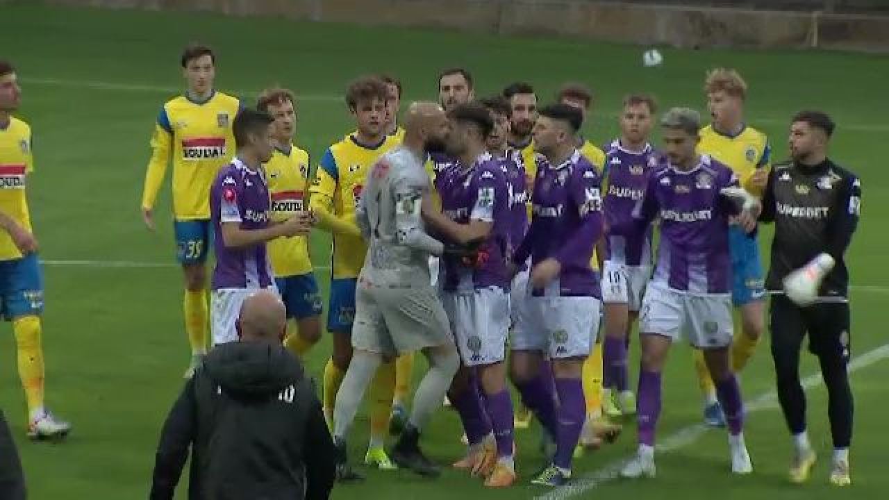 Încăierare la amicalul Rapidului! Bergodi a intrat pe teren. Spionii de la FCSB, în tribune_1