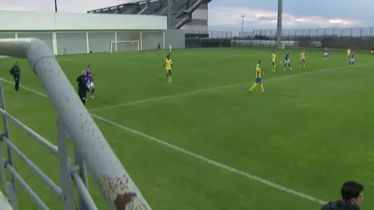 &Icirc;ncăierare la amicalul Rapidului! Bergodi a intrat pe teren. Spionii de la FCSB, &icirc;n tribune