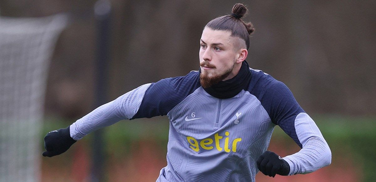 Primele imagini cu Radu Drăgușin, la antrenamentele lui Tottenham. Fundașul român se pregătește de duelul cu United_2