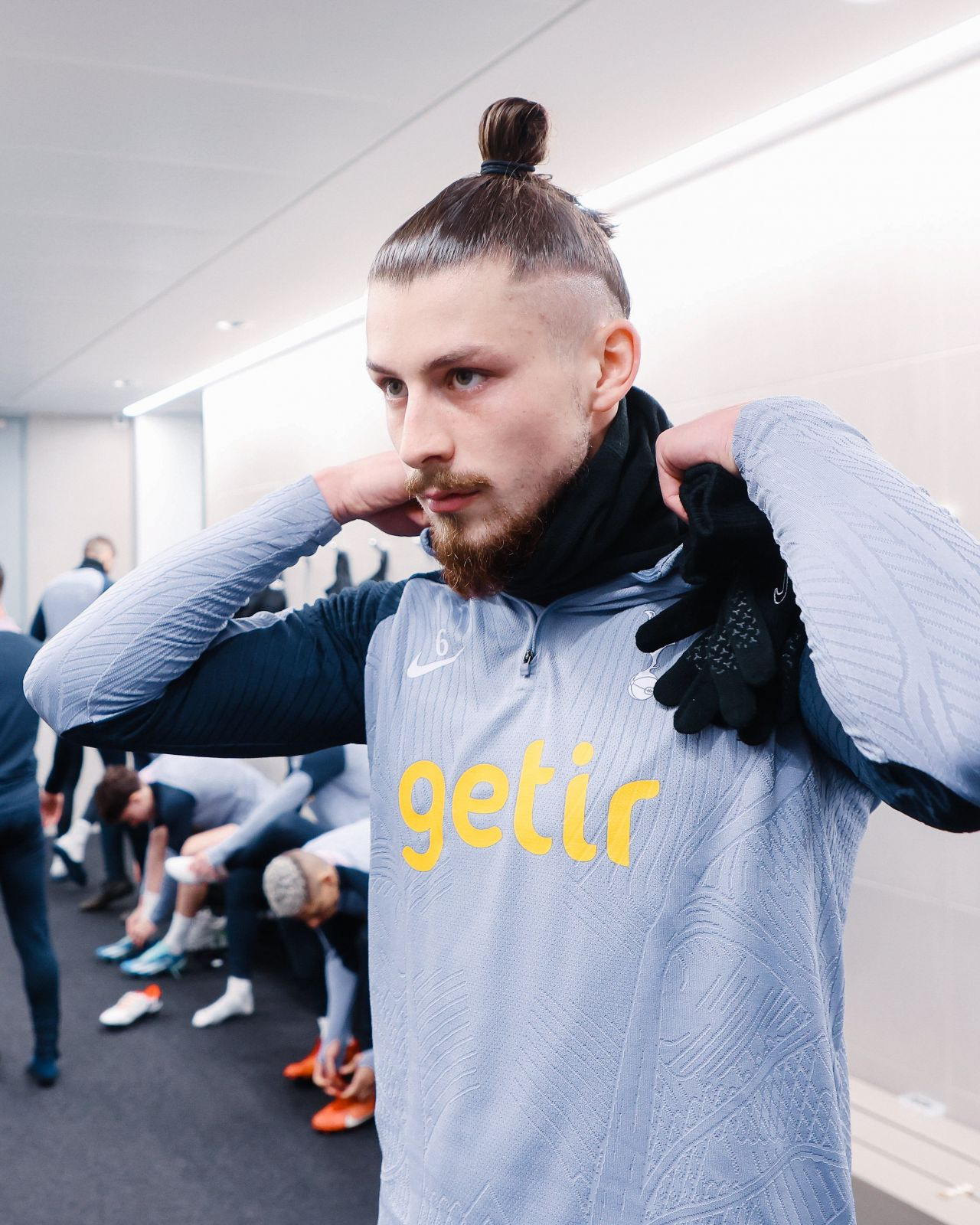 Primele imagini cu Radu Drăgușin, la antrenamentele lui Tottenham. Fundașul român se pregătește de duelul cu United_3