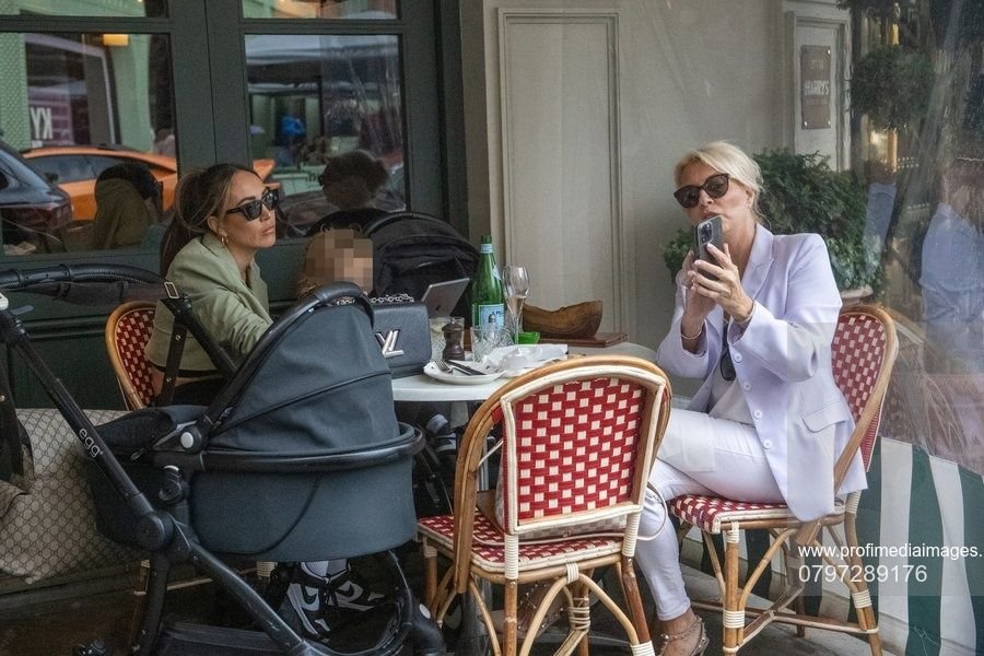 Soția l-a iertat după ce a făcut un copil 'din flori', iar acum l-a făcut pe al doilea, cu aceeași amantă. Decizia starului britanic_25