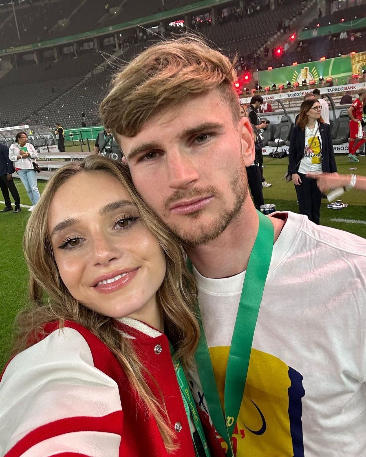 Iubita și sora lui Radu Drăgușin, surprinse cu partenera unui fotbalist de la Tottenham! Ce au făcut_60