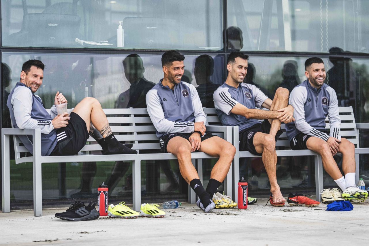 Fotografia care îi va emoționa pe fanii Barcelonei! Luis Suarez: „Messi, Alba, Busquets și cu mine visam să ne retragem acolo!” _1