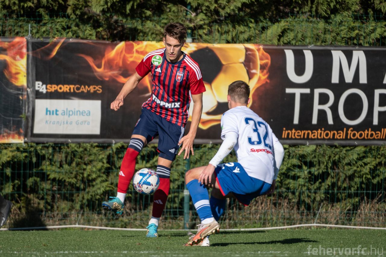 Bară-bară-gol la debutul pentru MOL! Românul din naționala Ungariei a înscris spectaculos în primul său meci la fosta campioană MOL Fehervar_1