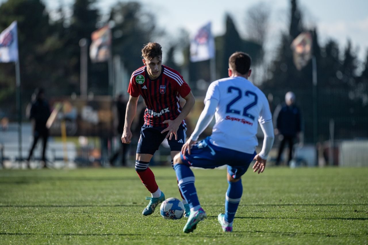 Bară-bară-gol la debutul pentru MOL! Românul din naționala Ungariei a înscris spectaculos în primul său meci la fosta campioană MOL Fehervar_4