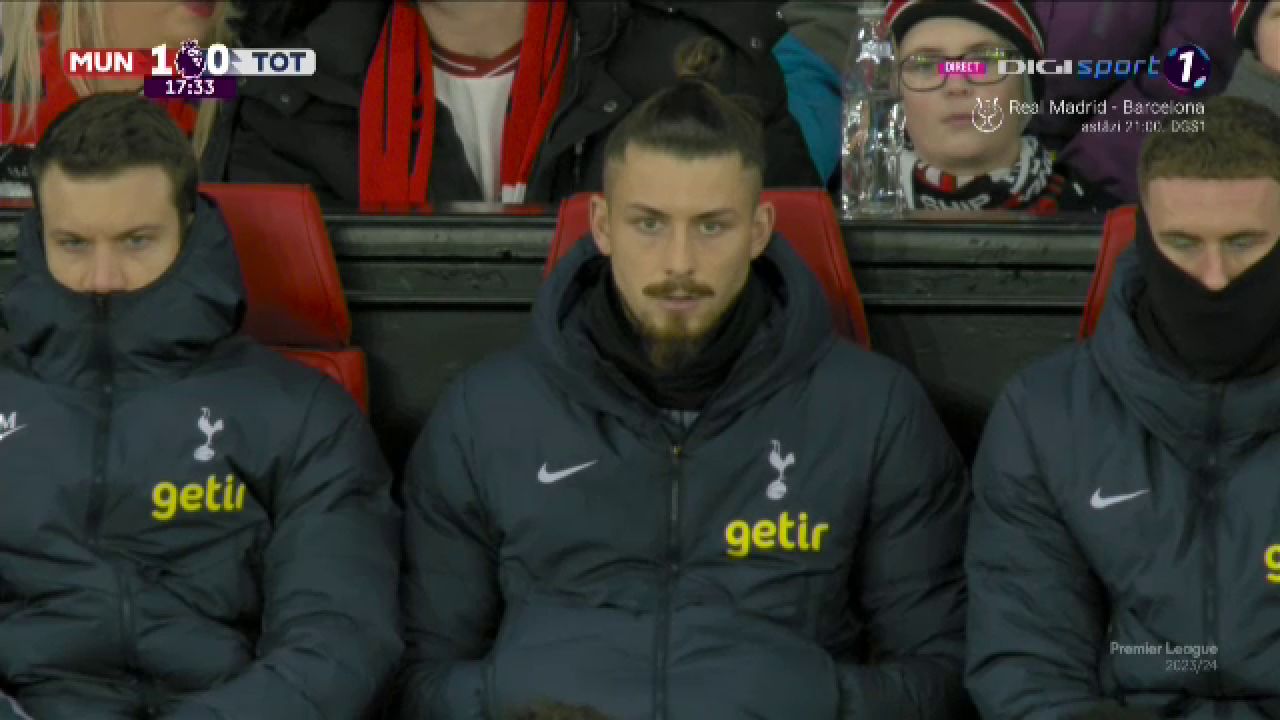 Cum a fost surprins Radu Drăgușin în Manchester United - Tottenham_4