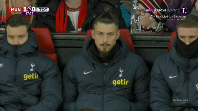 Cum a fost surprins Radu Drăgușin în Manchester United - Tottenham_6