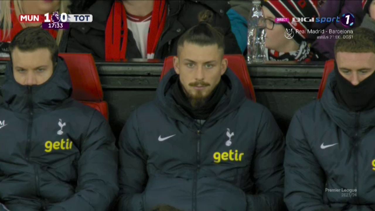 Cum a fost surprins Radu Drăgușin în Manchester United - Tottenham_7