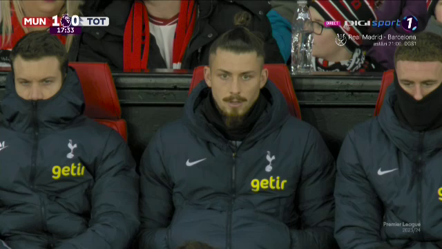 Cum a fost surprins Radu Drăgușin în Manchester United - Tottenham_8