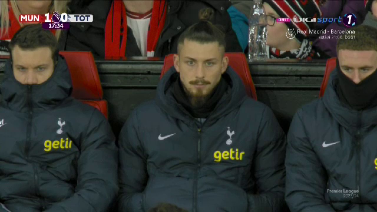Cum a fost surprins Radu Drăgușin în Manchester United - Tottenham_10