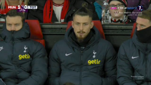 Cum a fost surprins Radu Drăgușin în Manchester United - Tottenham_21