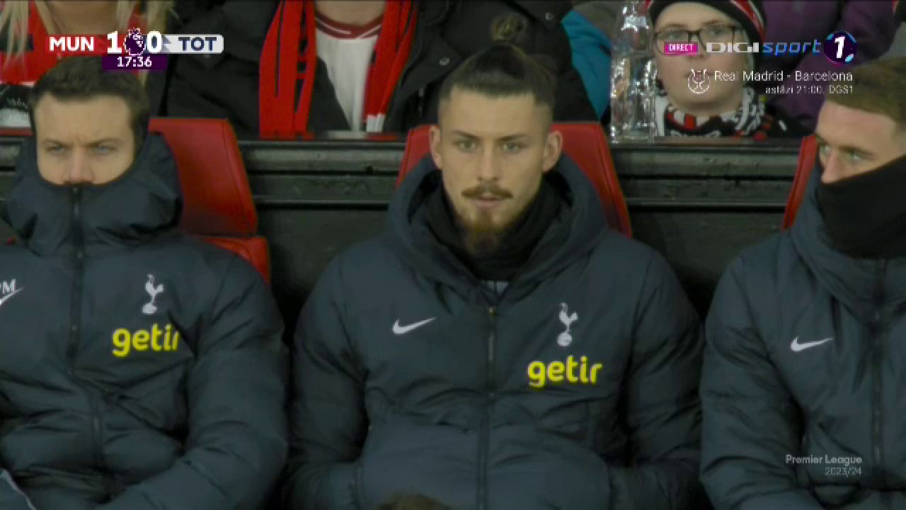 Cum a fost surprins Radu Drăgușin în Manchester United - Tottenham_21