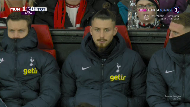 Cum a fost surprins Radu Drăgușin în Manchester United - Tottenham_23