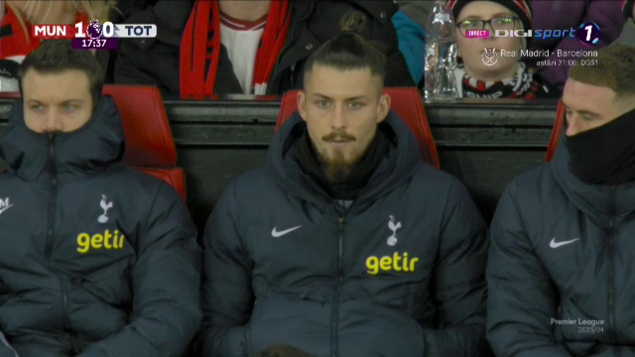 Cum a fost surprins Radu Drăgușin în Manchester United - Tottenham_26