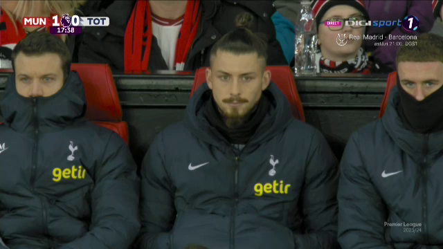 Cum a fost surprins Radu Drăgușin în Manchester United - Tottenham_30