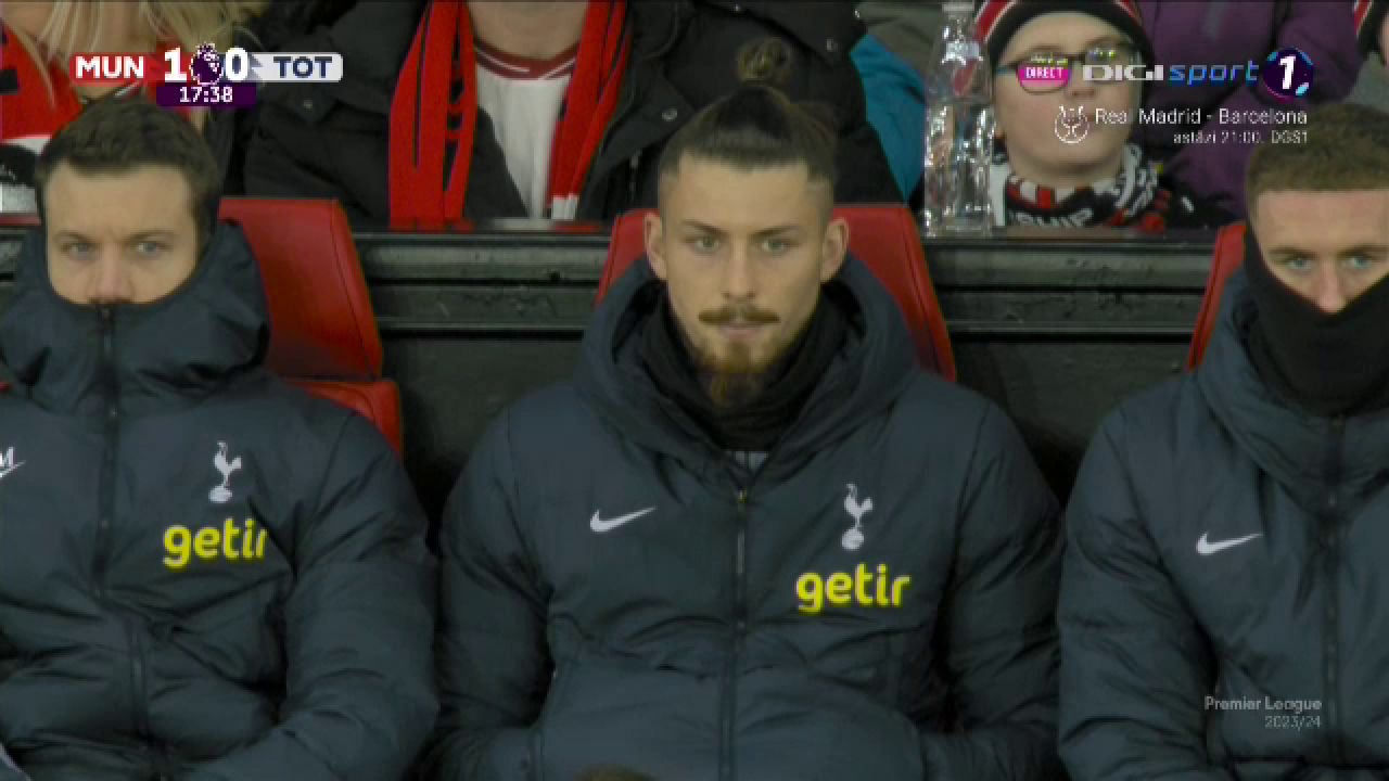 Cum a fost surprins Radu Drăgușin în Manchester United - Tottenham_31