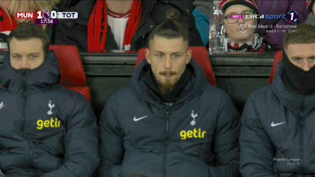 Cum a fost surprins Radu Drăgușin în Manchester United - Tottenham_33