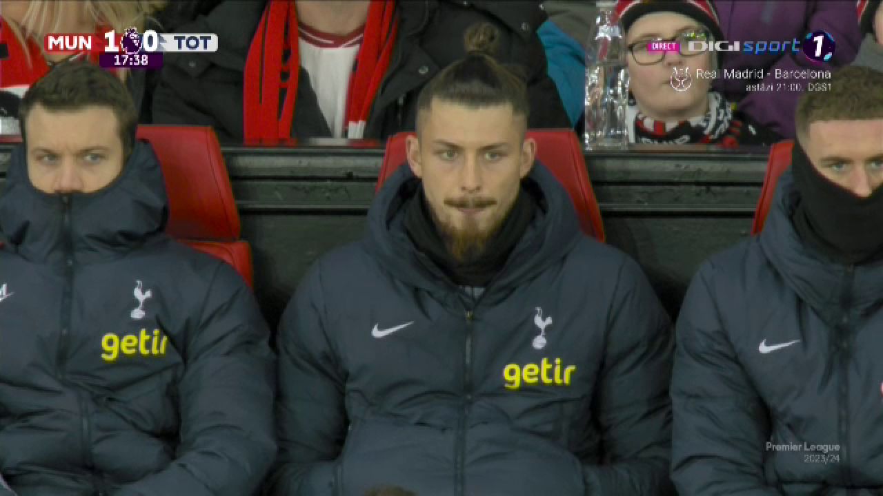 Cum a fost surprins Radu Drăgușin în Manchester United - Tottenham_34