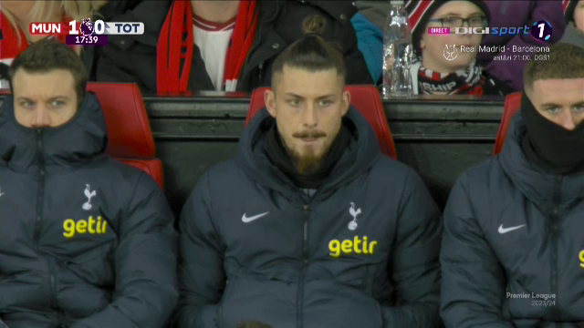 Cum a fost surprins Radu Drăgușin în Manchester United - Tottenham_36