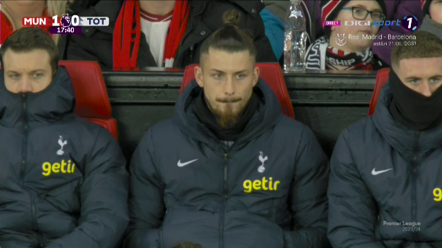 Cum a fost surprins Radu Drăgușin în Manchester United - Tottenham_38