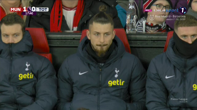 Cum a fost surprins Radu Drăgușin în Manchester United - Tottenham_39