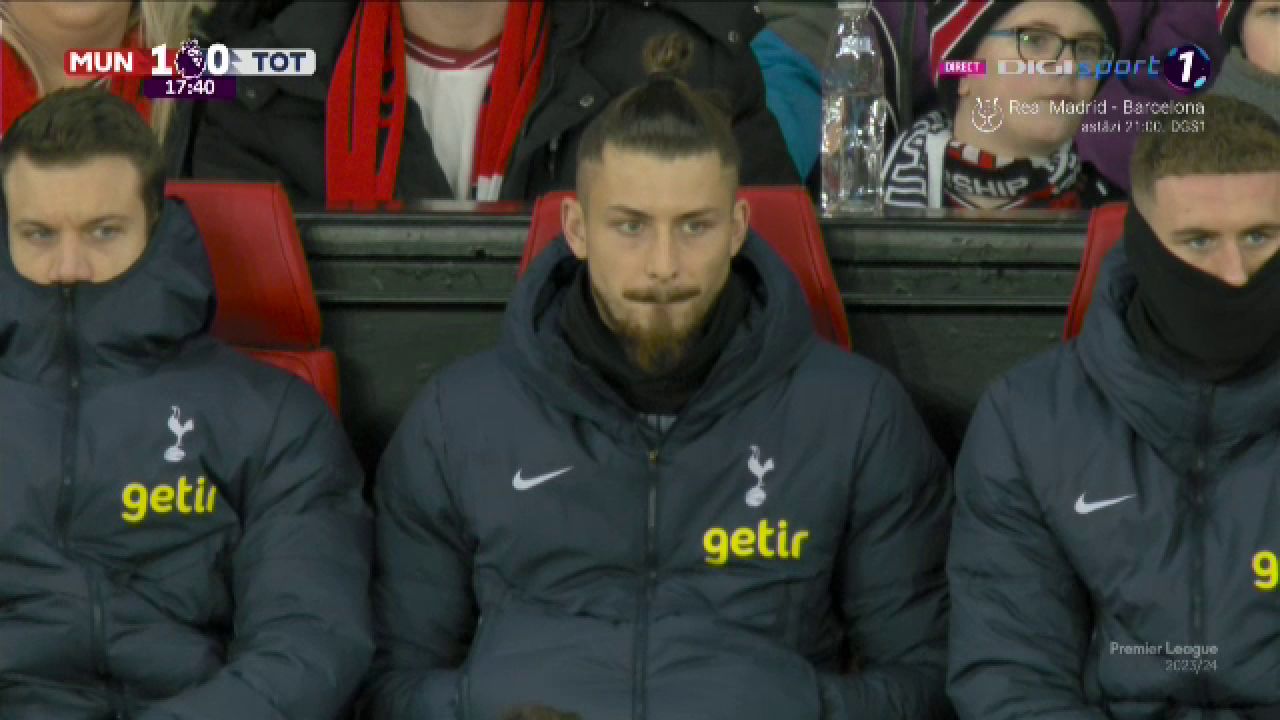 Cum a fost surprins Radu Drăgușin în Manchester United - Tottenham_39