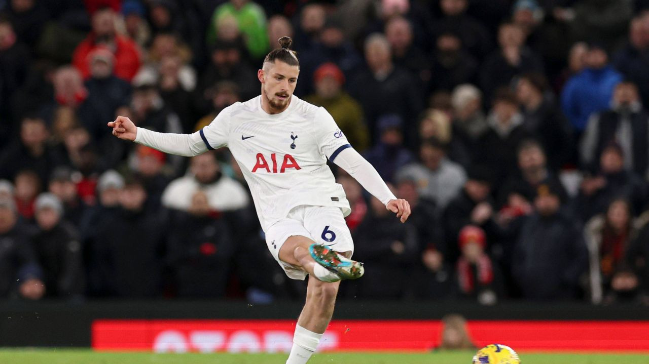 DINAMO - VOLUNTARI 2-1 | Am imbatranit cu 10 ani in seara asta! Uhrin, nemultumit de jocul lui Dinamo! Ce spune despre derby-ul cu FCSB