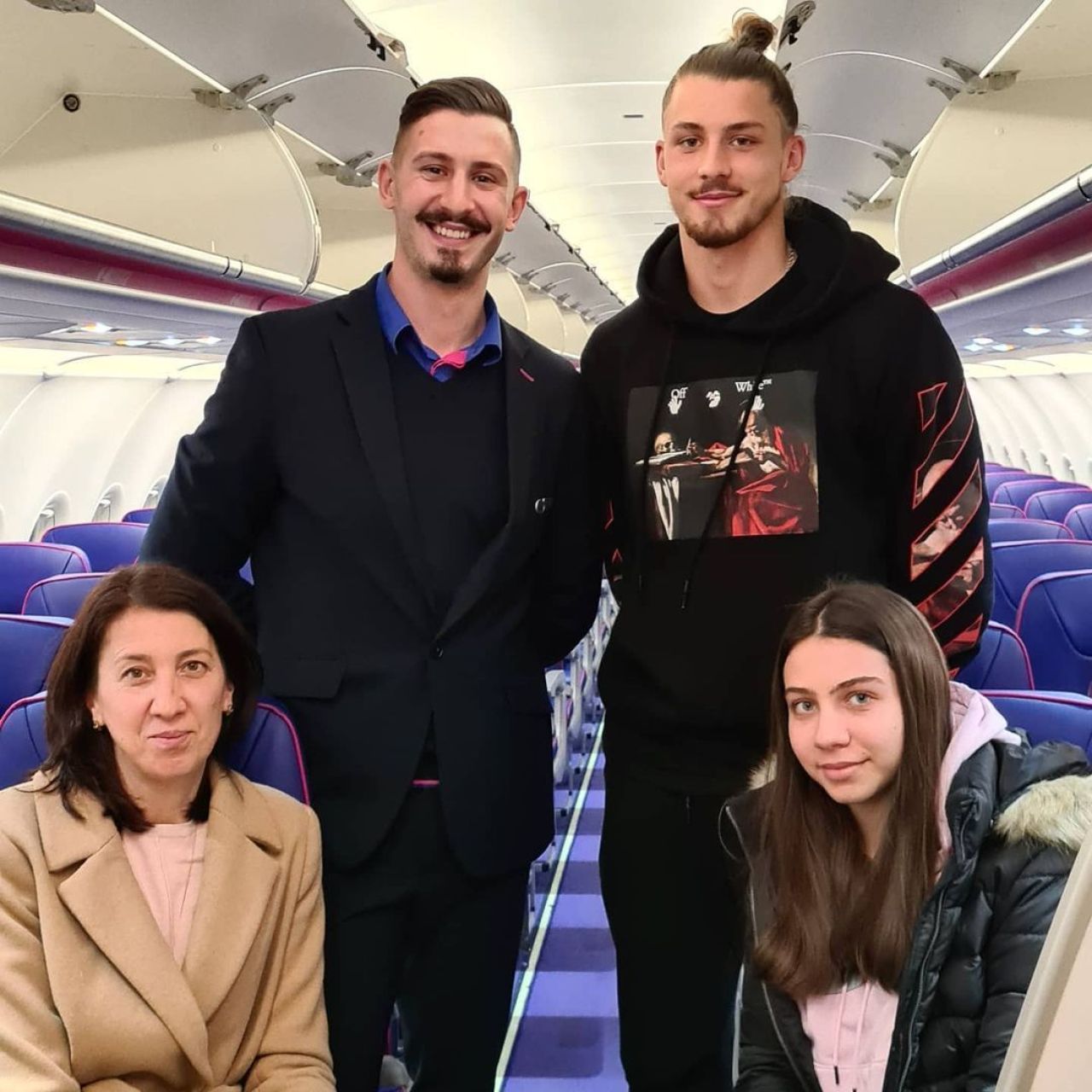 Emoționat până la lacrimi! Cum a fost surprins fratele lui Radu Drăgușin în momentul în care fotbalistul a debutat la Tottenham _2