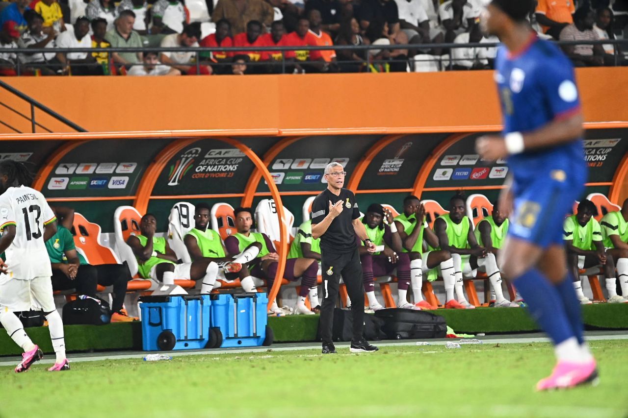 Cupa Africii, tati! Selecționerul englez al Ghanei, fost în Premier League, atacat de un fan după un eșec șocant_2