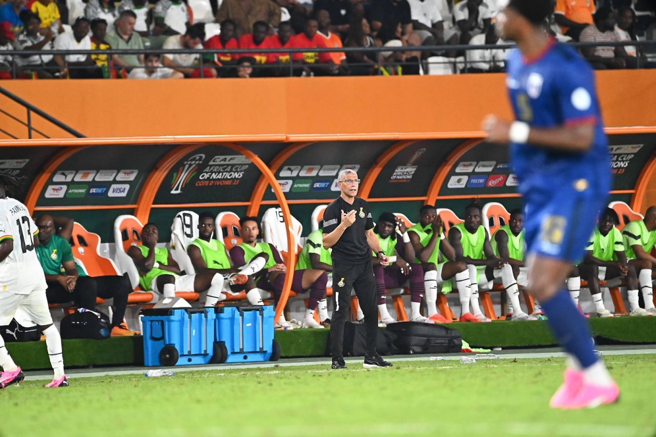 Cupa Africii, tati! Selecționerul englez al Ghanei, fost în Premier League, atacat de un fan după un eșec șocant_1