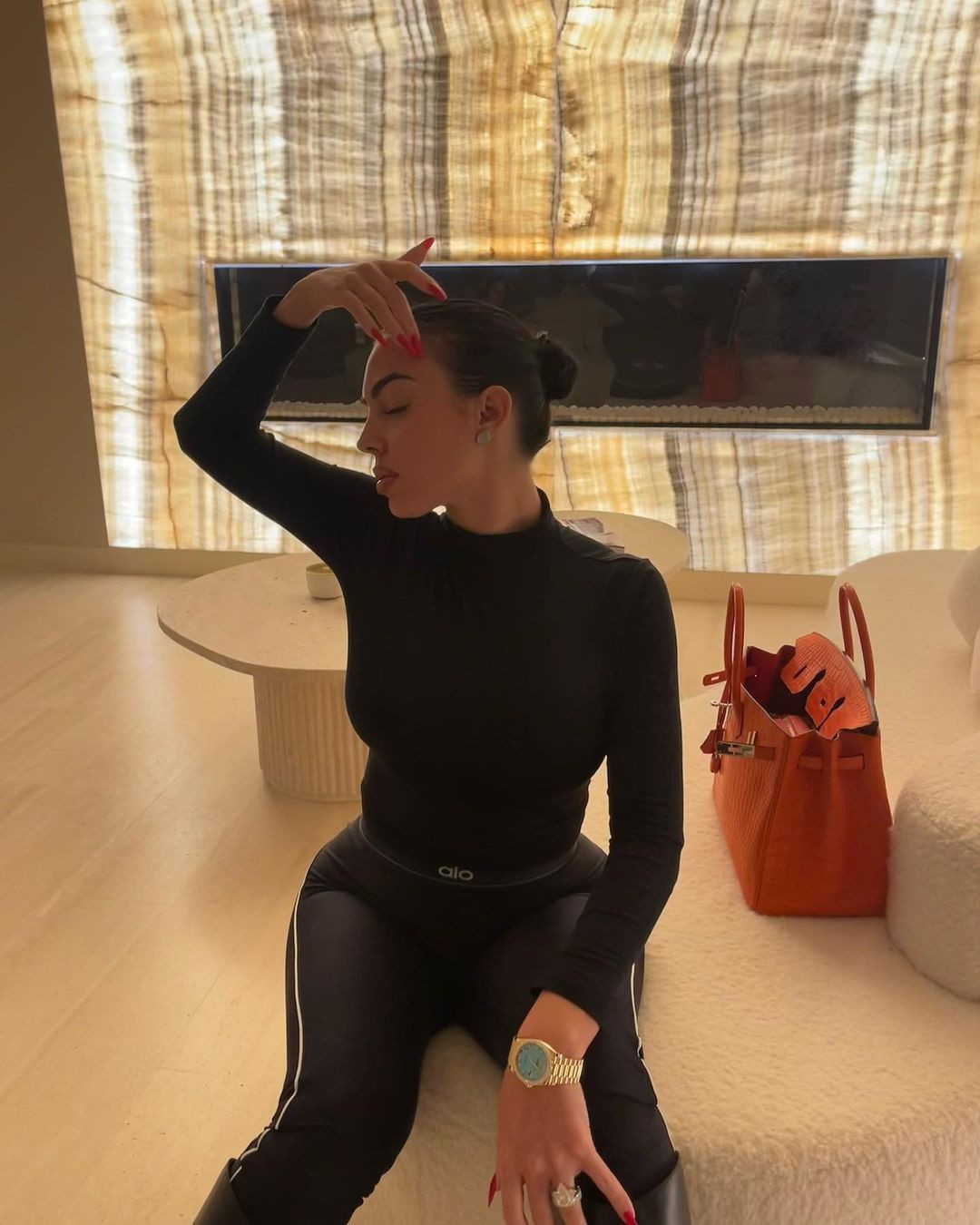 Asta a fost? Au ramas blocate cand au auzit imnul Romaniei! Moment amuzant la un meci de volei din Romania! VIDEO