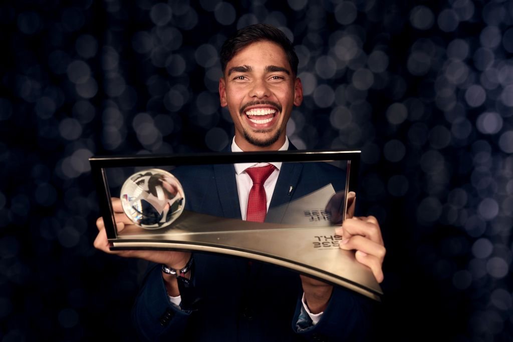 A semnat contractul vieții &icirc;n ziua &icirc;n care a primit Premiul Puskas , pentru cel mai frumos gol al anului 2023