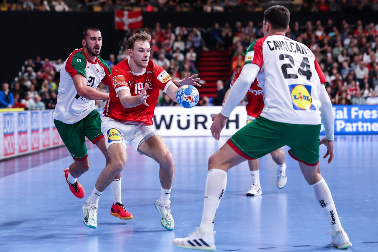 ROMANIA U21 - UCRAINA U21 3-0 | Trebuie sa invete asta! Jucatorul care l-a nemultumit pe Radoi dupa victoria cu Ucraina si ce spune despre sansele de calificare la EURO